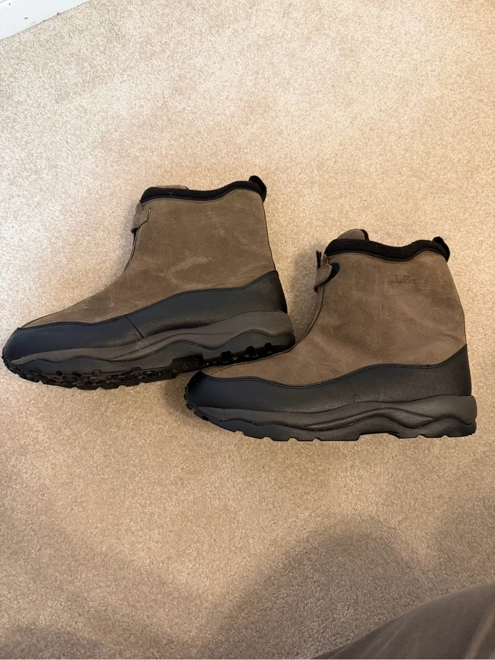 L.L. Bean men’s  10.5 Taupe Suede Winter Ankle Boots